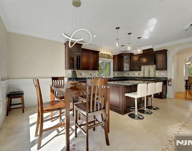 65 Ross - Photo Thumbnail 36
