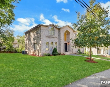 65 Ross - Photo Thumbnail 1