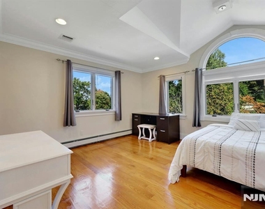 65 Ross - Photo Thumbnail 12