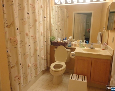 1436 Westgate - Photo Thumbnail 3