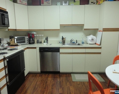 1436 Westgate - Photo Thumbnail 2