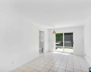 516 Knickerbocker - Photo Thumbnail 3