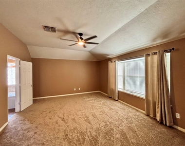 3018 Misty Isle Ct - Photo Thumbnail 6