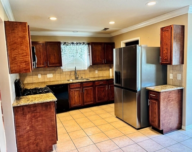 3018 Misty Isle Ct - Photo Thumbnail 2