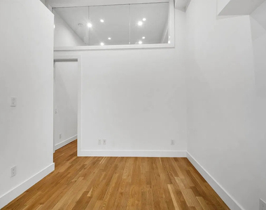 East 22nd Street - Photo Thumbnail 2