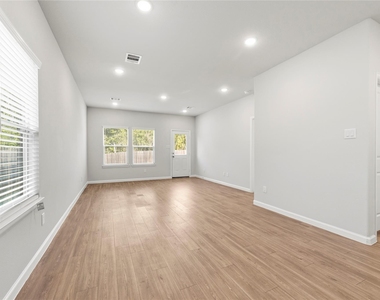 16493 Moss Lane - Photo Thumbnail 10