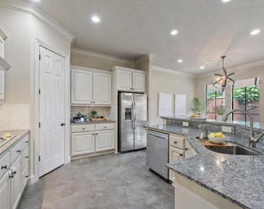 5430 Fairdale - Photo Thumbnail 7