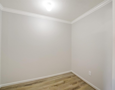 12423 Olympia Drive - Photo Thumbnail 17