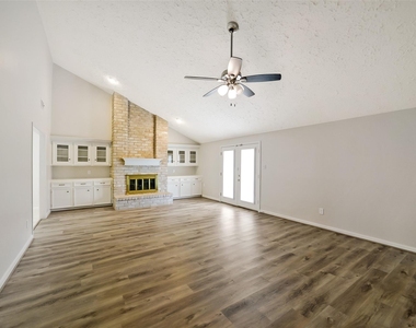 12423 Olympia Drive - Photo Thumbnail 4