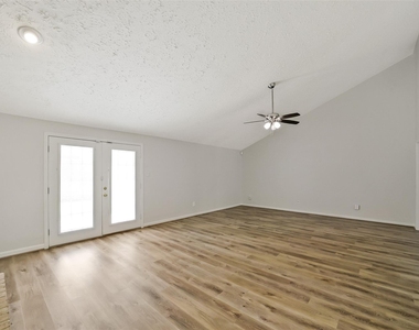 12423 Olympia Drive - Photo Thumbnail 5