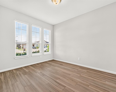 7819 Wyndham Harbor Court - Photo Thumbnail 5