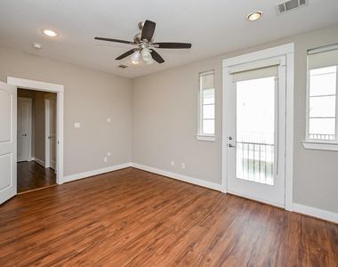 955 W 24th Street - Photo Thumbnail 17