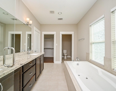 955 W 24th Street - Photo Thumbnail 24