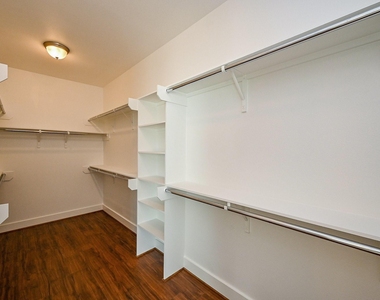955 W 24th Street - Photo Thumbnail 21