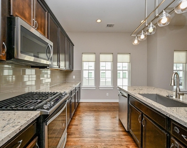 955 W 24th Street - Photo Thumbnail 9