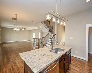 955 W 24th Street - Photo Thumbnail 11