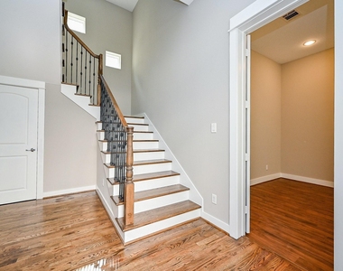 955 W 24th Street - Photo Thumbnail 3