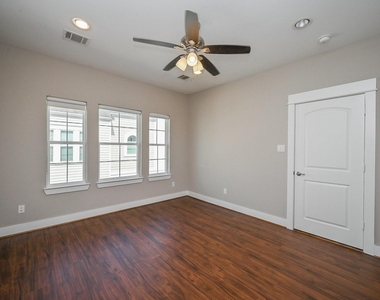 955 W 24th Street - Photo Thumbnail 26