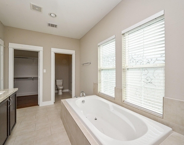 955 W 24th Street - Photo Thumbnail 23