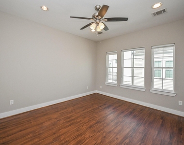 955 W 24th Street - Photo Thumbnail 25