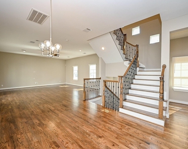 955 W 24th Street - Photo Thumbnail 12