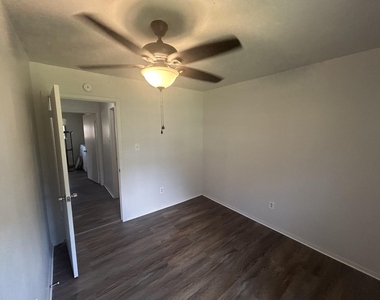 1611 Mosher Lane - Photo Thumbnail 8