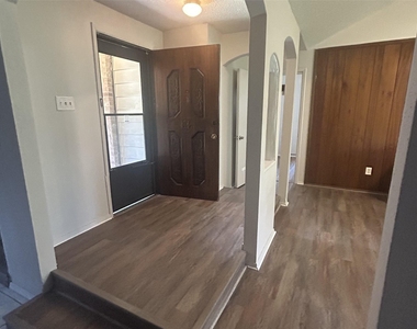 1611 Mosher Lane - Photo Thumbnail 2