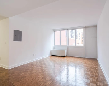 111 Lawrence Street, Unit 16A - Photo Thumbnail 4