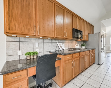 2606 Clay Creek Court - Photo Thumbnail 10