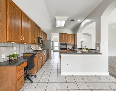 2606 Clay Creek Court - Photo Thumbnail 8