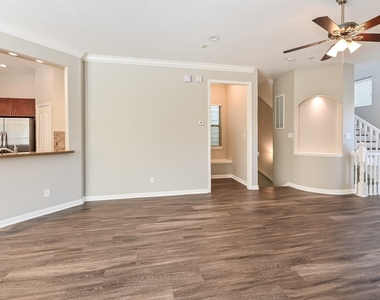 912 W 25th Street - Photo Thumbnail 3