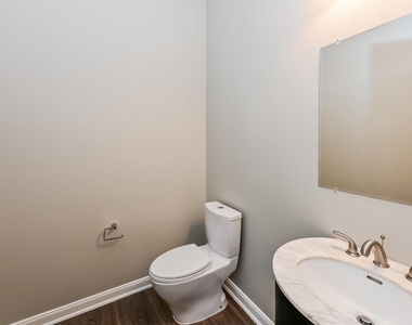 912 W 25th Street - Photo Thumbnail 11