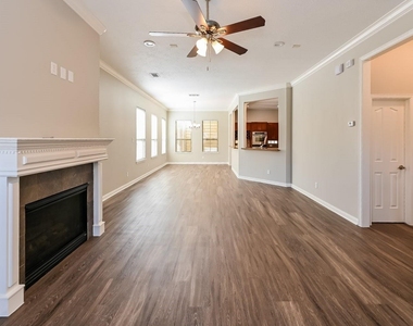 912 W 25th Street - Photo Thumbnail 2