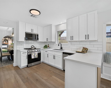 707 Cranfield Court - Photo Thumbnail 10