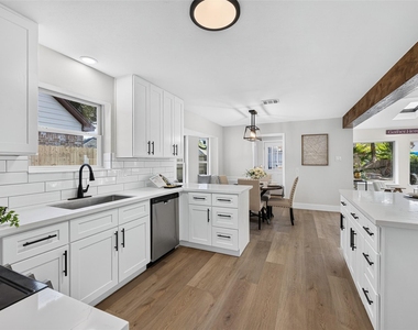 707 Cranfield Court - Photo Thumbnail 12