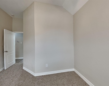 731 Levi Bend - Photo Thumbnail 11