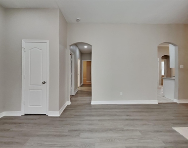 731 Levi Bend - Photo Thumbnail 2