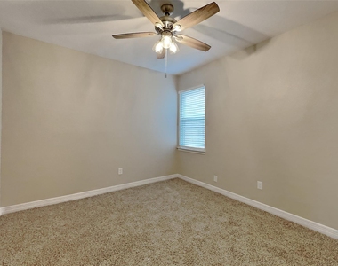 731 Levi Bend - Photo Thumbnail 13