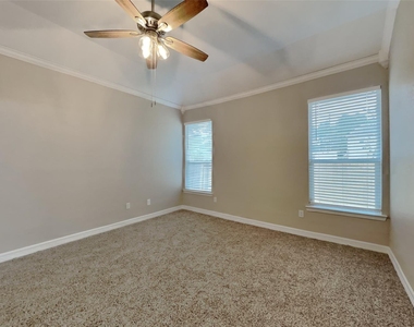 731 Levi Bend - Photo Thumbnail 8