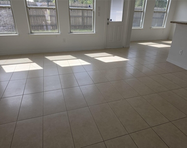 7202 Foxmoor Lake Court - Photo Thumbnail 3