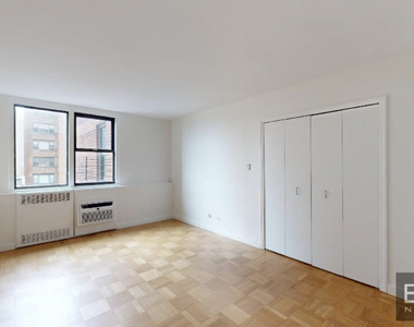 East 79th and York St - Photo Thumbnail 4