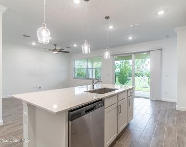 700 Veridian Circle Nw - Photo Thumbnail 3