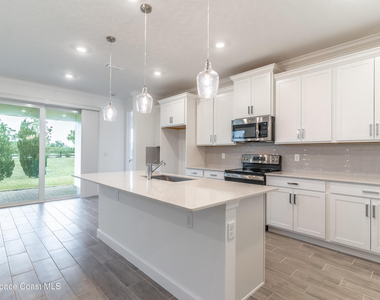 700 Veridian Circle Nw - Photo Thumbnail 4