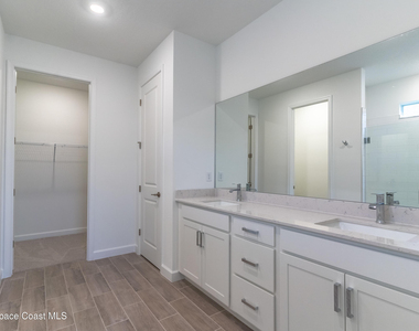 700 Veridian Circle Nw - Photo Thumbnail 8