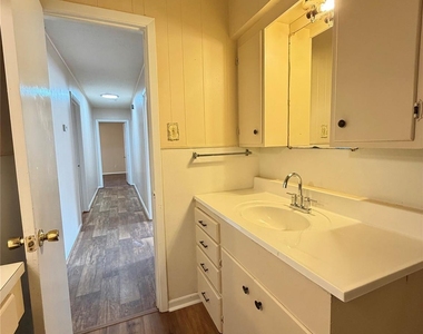 703 W 4th Street - Photo Thumbnail 11