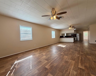 703 W 4th Street - Photo Thumbnail 1
