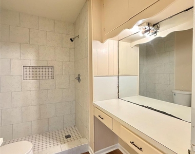 703 W 4th Street - Photo Thumbnail 13