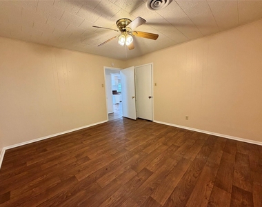 703 W 4th Street - Photo Thumbnail 18