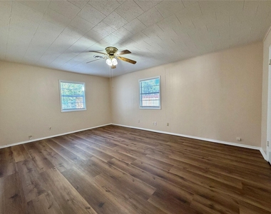 703 W 4th Street - Photo Thumbnail 17