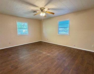 703 W 4th Street - Photo Thumbnail 20